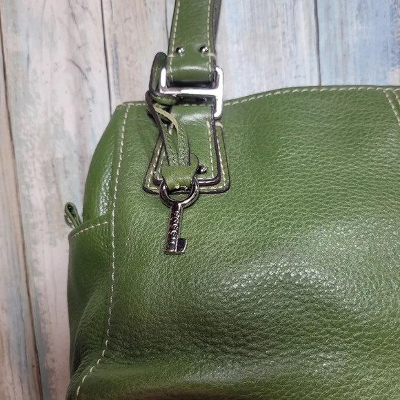 ✨️HP✨️Fossil Green Purse. - Picture 5 of 14